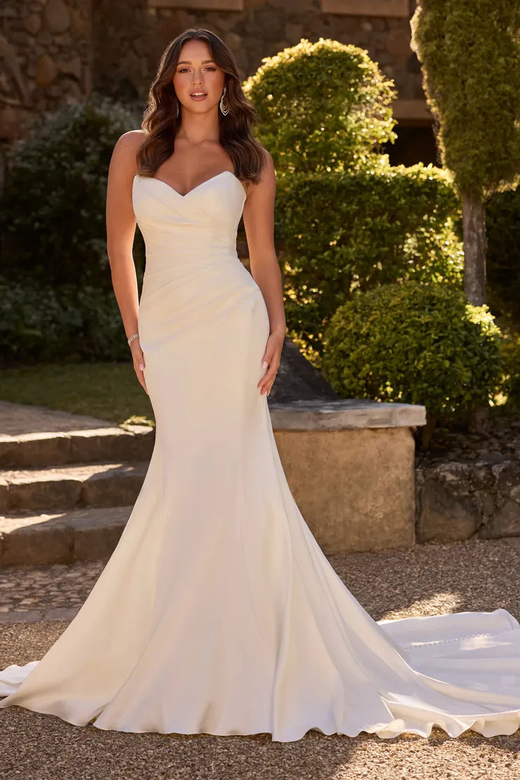 Elegant floor-length wedding gown for full figure bride 2025
