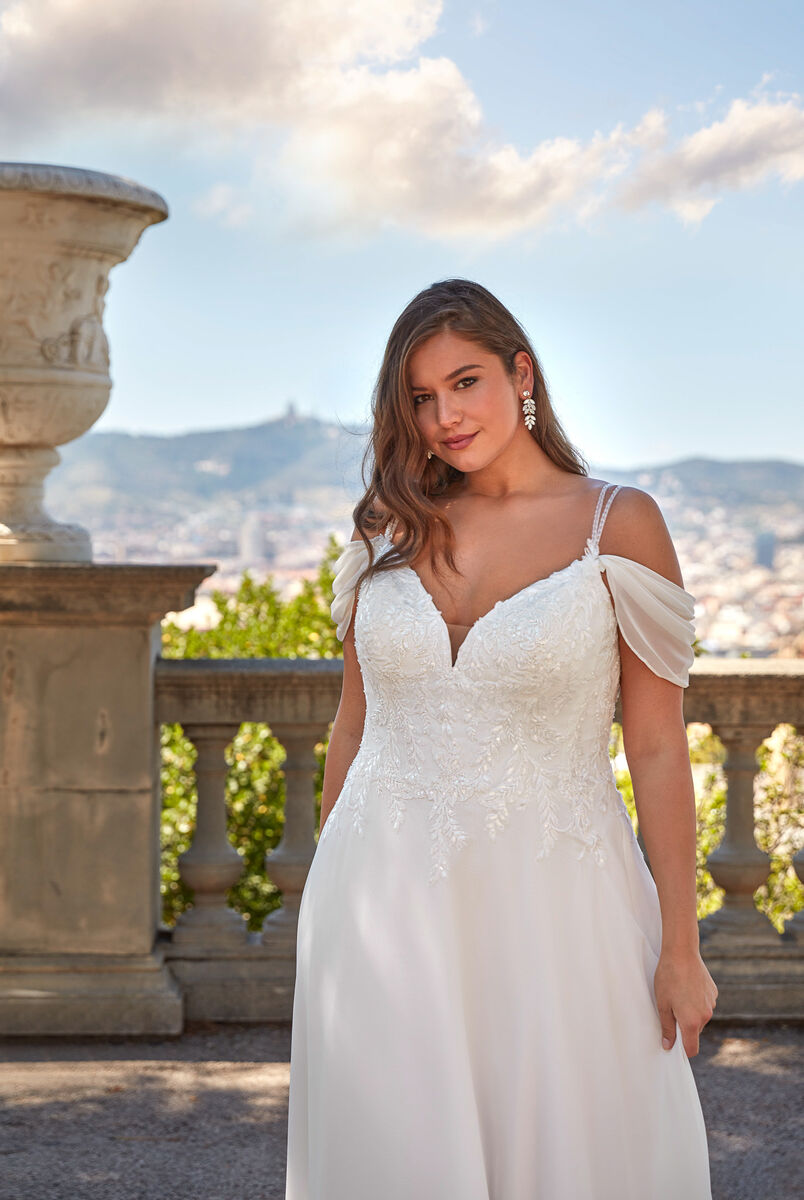 Bodice detail of CANANTA Bridal plus size chiffon wedding gown