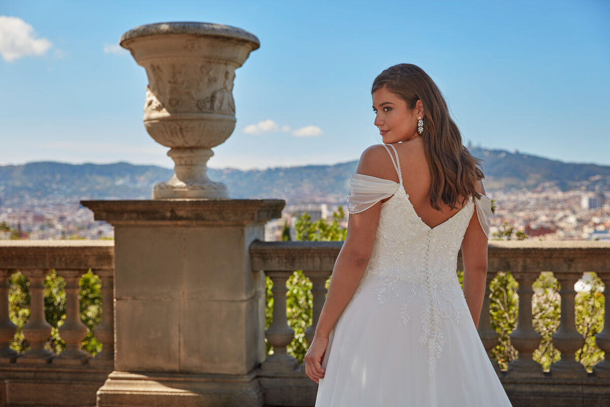 Flowing chiffon skirt of CANANTA Bridal plus size A-line wedding dress