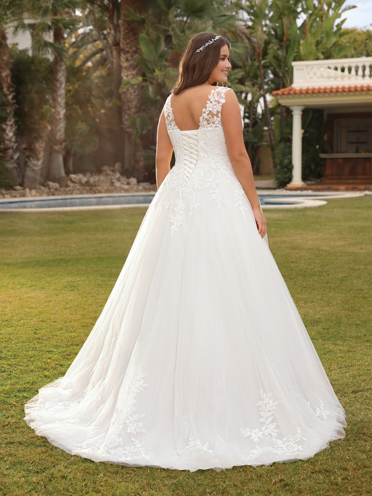 Civil ceremony wedding dress with lace details for plus size bride