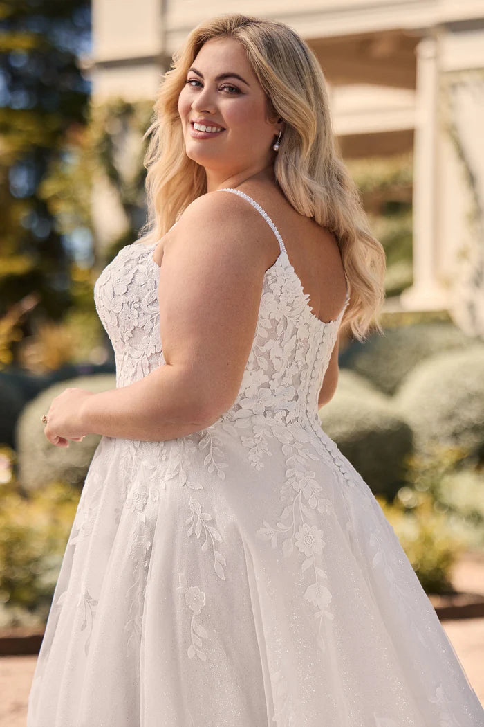 Curvy bride wearing lace appliqué A-line wedding dress