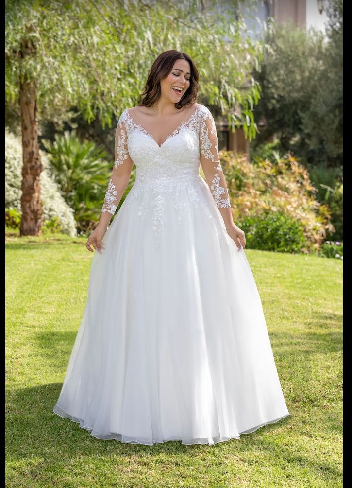 Elegant plus size long sleeve bridal gown