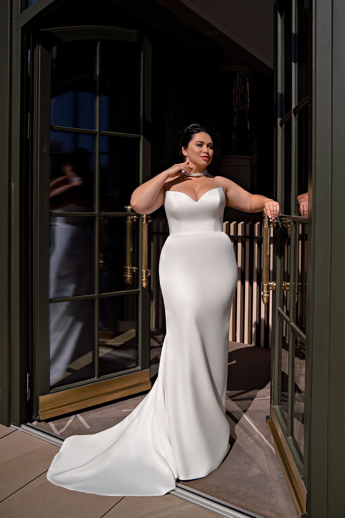 Fitted satin mermaid wedding gown for curvy brides, highlighting the waistline