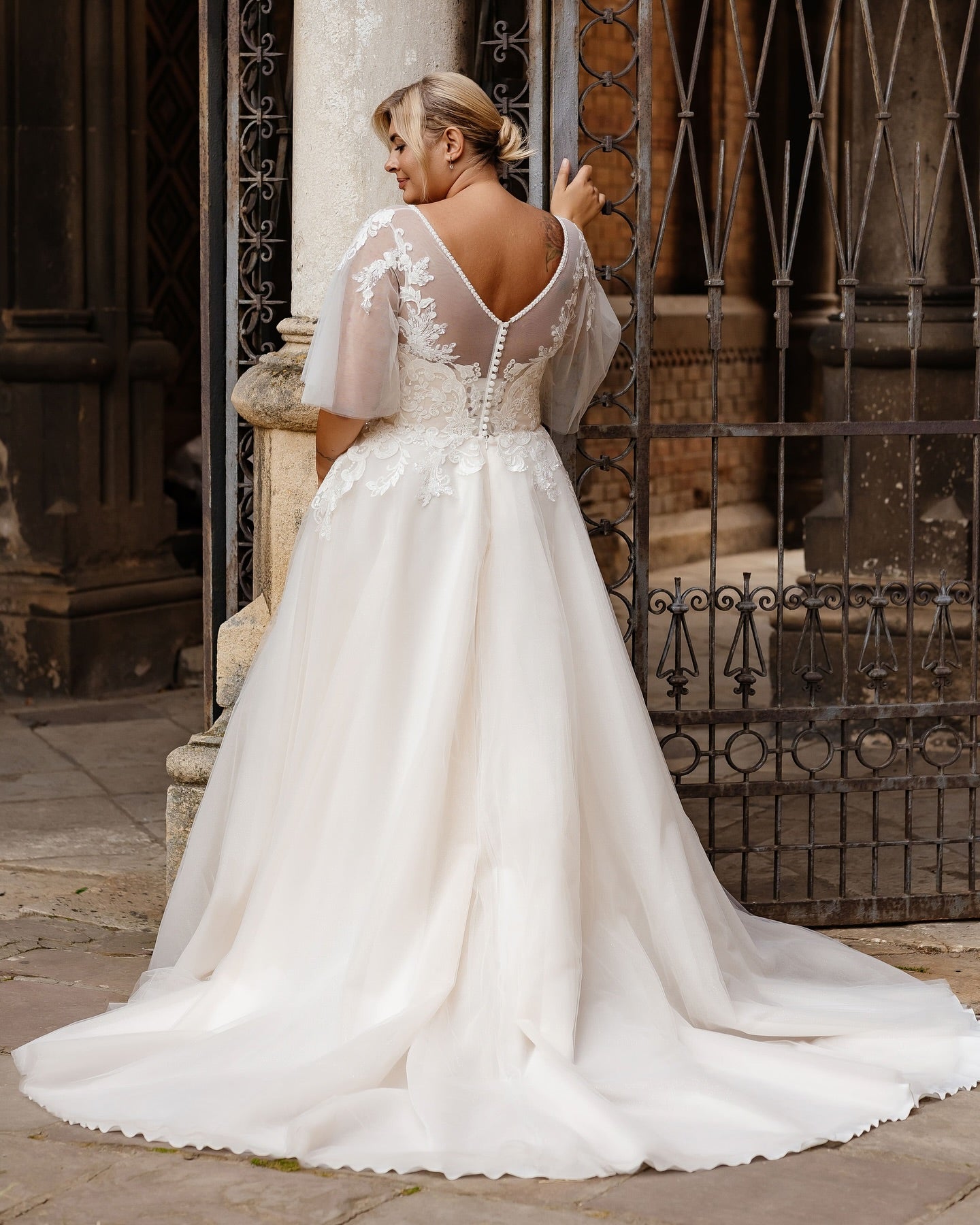 Delicate V-neck lace appliques wedding dress with flattering fit for full-figured brides