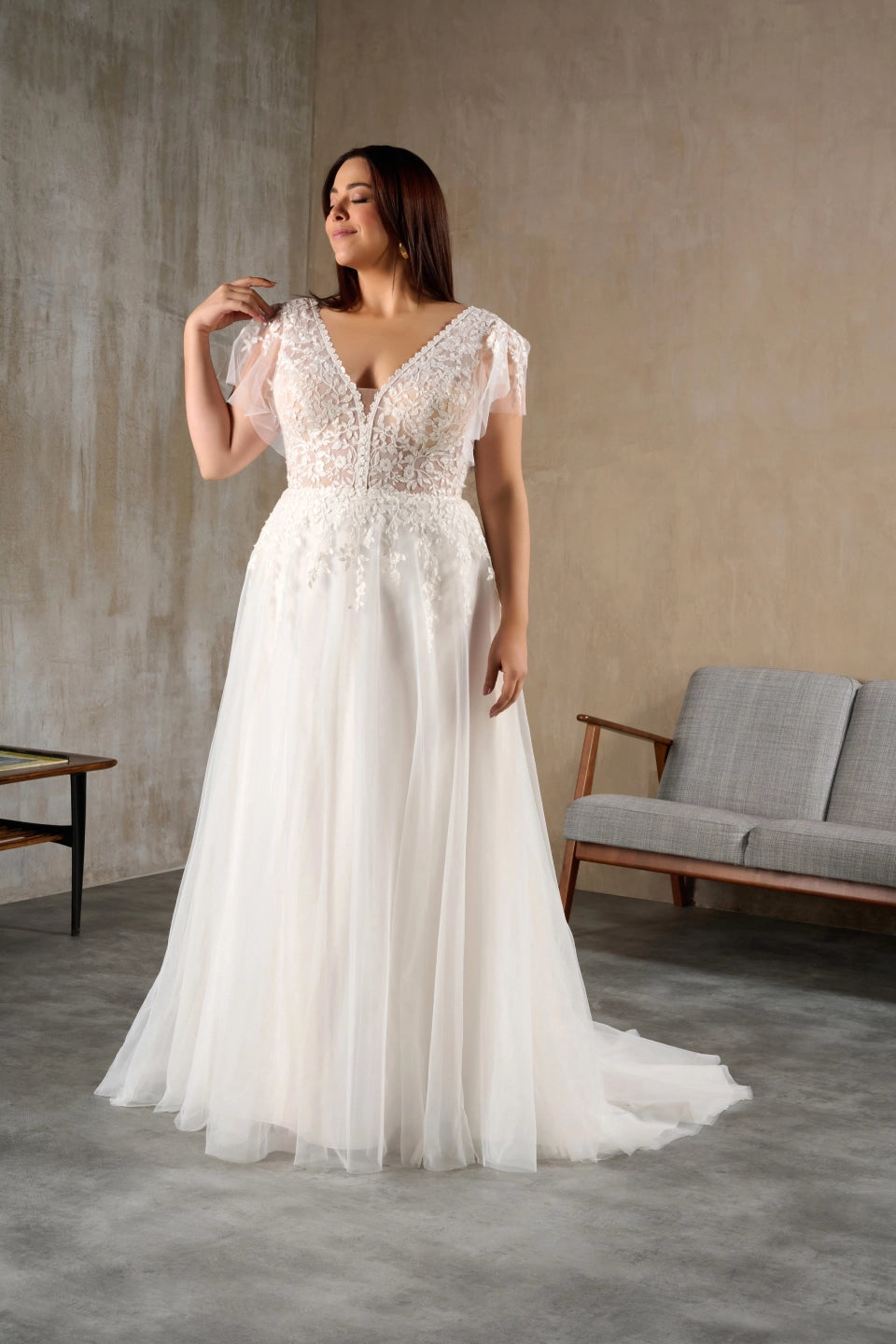 Plus size 2025 wedding dress with short lace sleeves