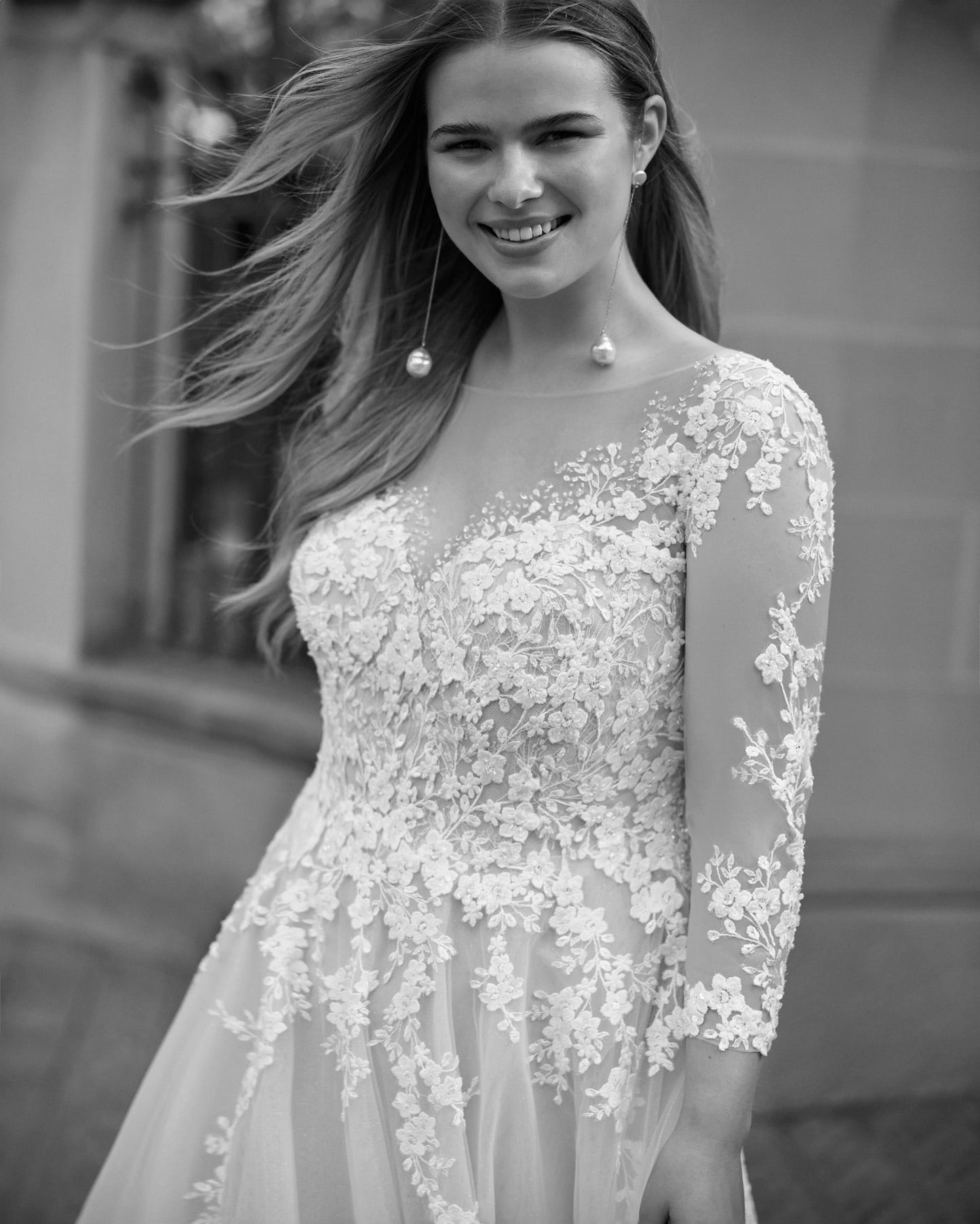 Plus size scoop neck applique bridal gown
