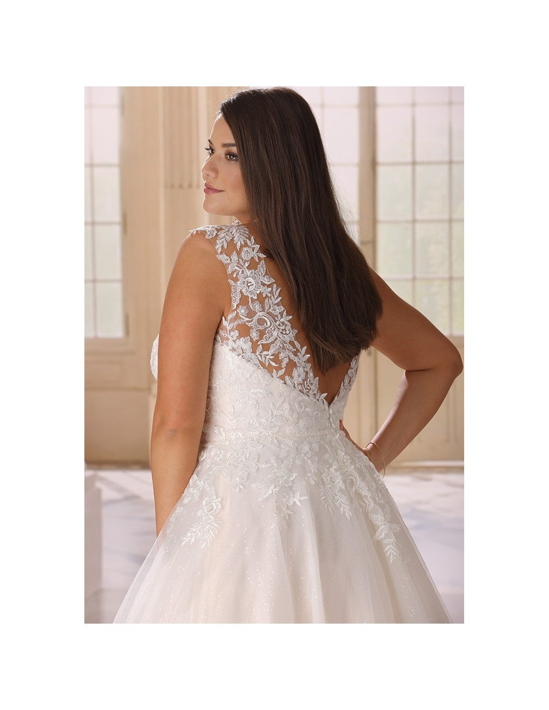 V-neckline wedding dress for full-figured bride with sparkle tulle skirt