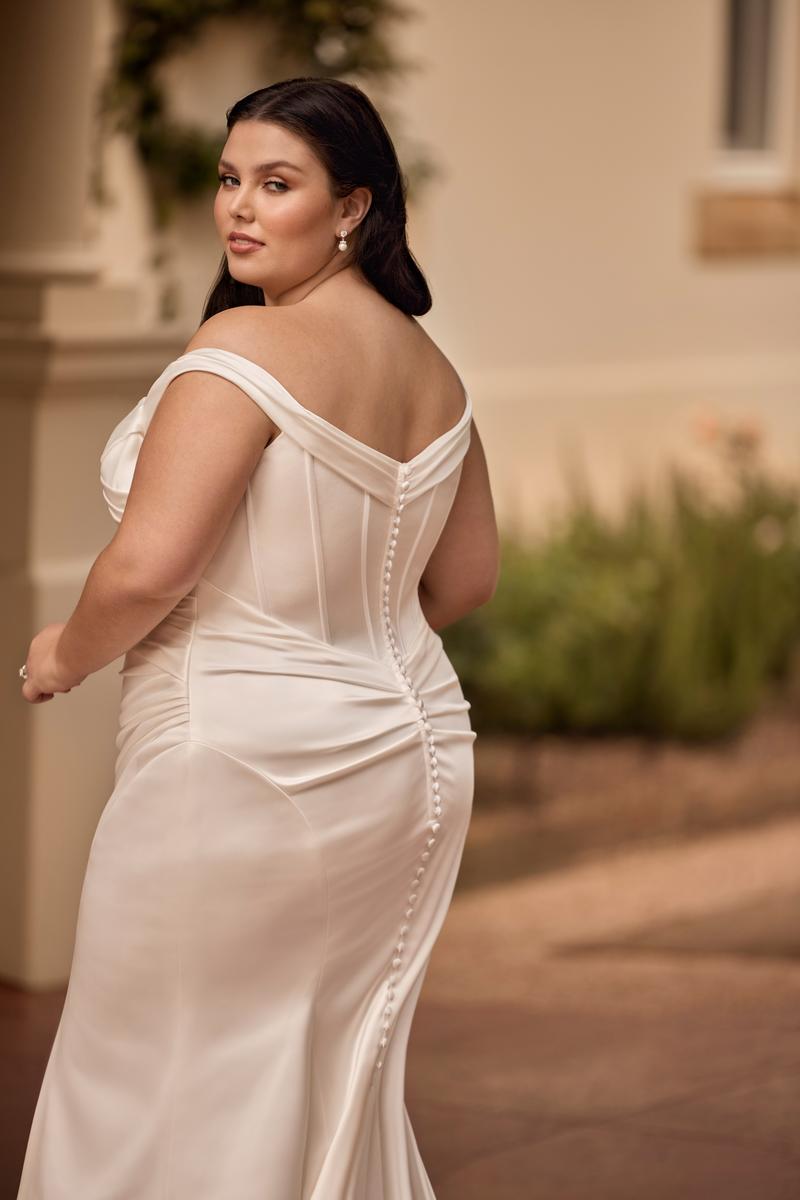 Romantic wedding gown with off-shoulder design, V-neckline, and mermaid shape, crafted for plus-size figures