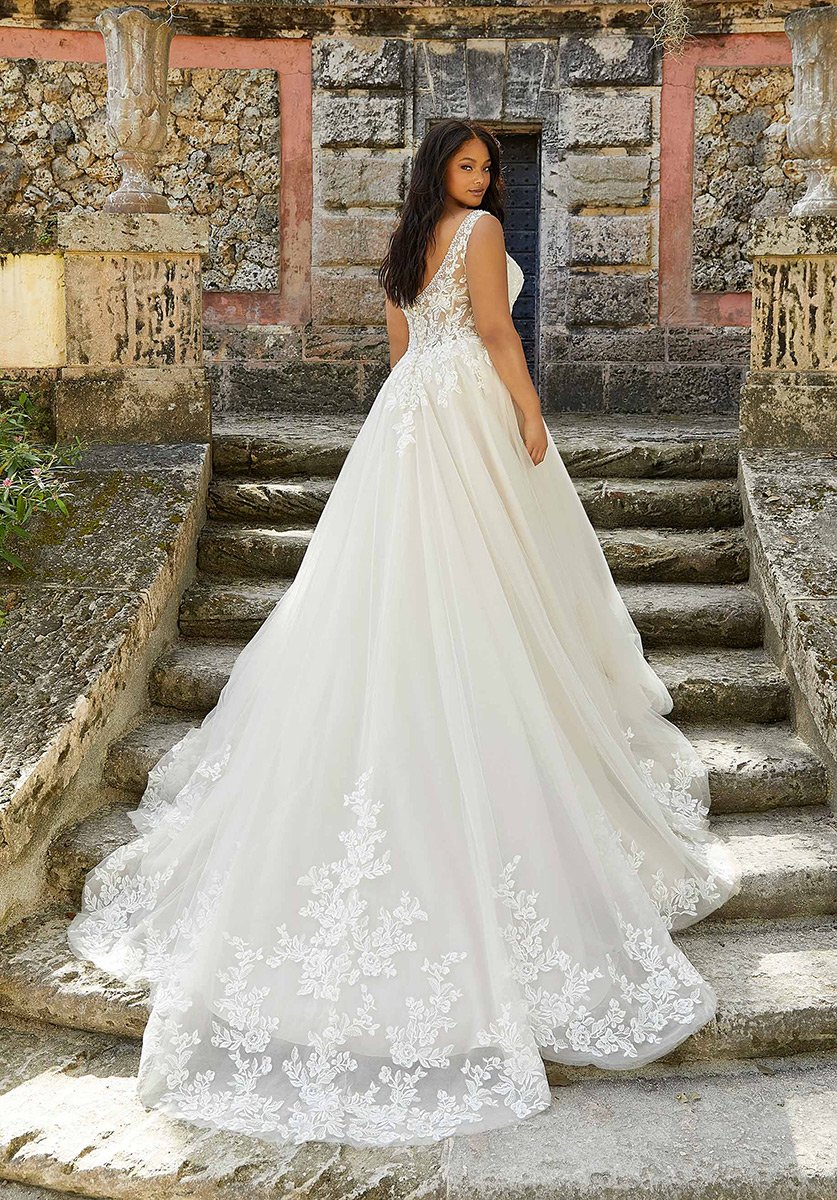 Sleeveless boho bridal dress with tulle skirt and structured top for plus size
