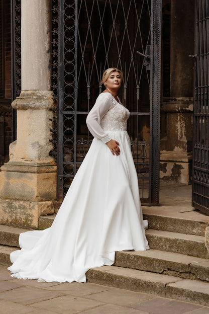 2025 plus size boho wedding gown with lace detailing and soft chiffon skirt