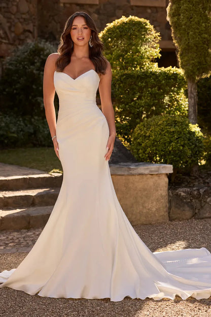 Elegant floor-length wedding gown for full figure bride 2025