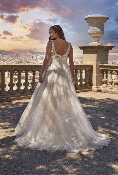 Backless boho plus size lace wedding dress with open back
