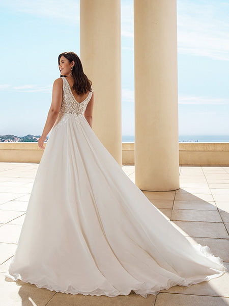 Elegant V-neck wedding dress for curvy bride with A-line chiffon skirt