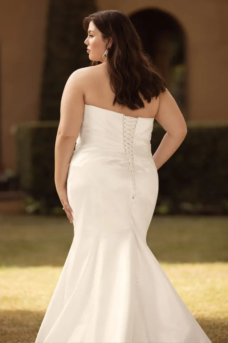 Back view of plus size mermaid bridal dress with lace-up corset