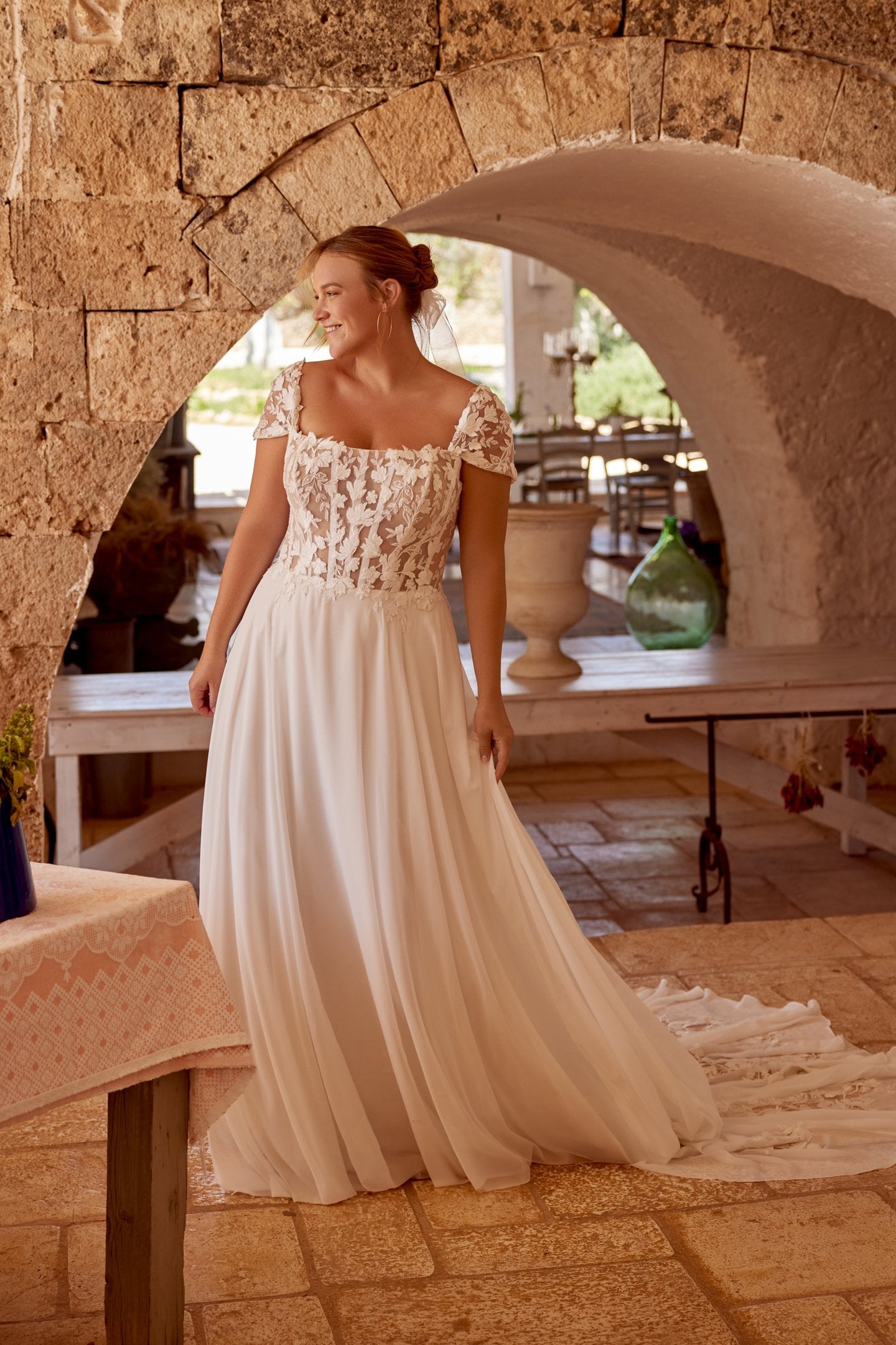 Comfortable wedding dress for full figure with airy skirt