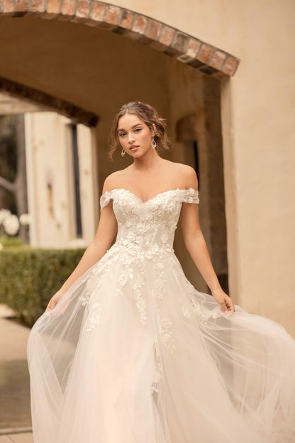 2025 plus-size wedding dress in boho style with soft tulle layers and modern leg slit

