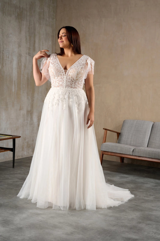 Plus size 2025 wedding dress with short lace sleeves