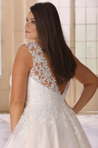 Sleeveless A-line glitter tulle gown with lace for curvy brides