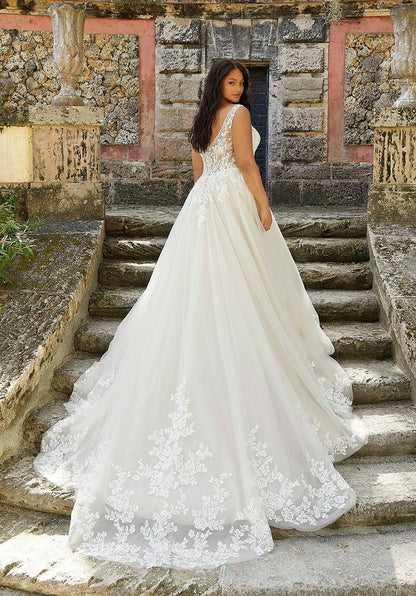 Sleeveless boho bridal dress with tulle skirt and structured top for plus size